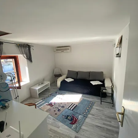Cesarica * Kaštela